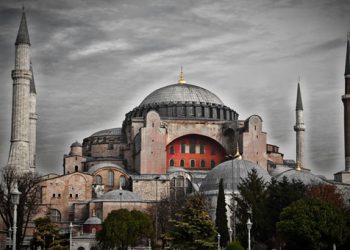 Η Αγια Σοφιά τζαμί; Η Τουρκία το σκέφτεται!
