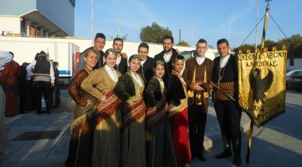 Με χαμόγελα η Εύξεινος Λέσχη Αλμωπίας στο 9ο Φεστιβάλ Ποντιακών χορών