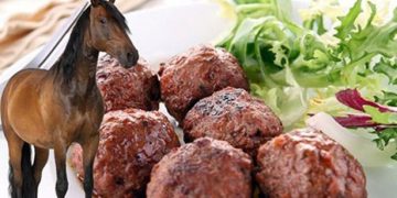 Guardian: Οι Έλληνες έφαγαν 74 τόνους αλογίσιο κρέας