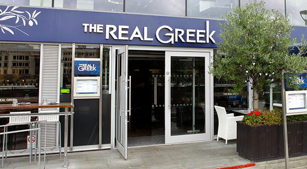 Το Λονδίνο υποκλίνεται στο ελληνικό εστιατόριο «Real Greek»!
