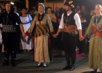 Καλωσόρισμα της Εύξεινου Λέσχη Τρικάλων στην χορευτική ομάδα Βrasov της Ρουμανίας