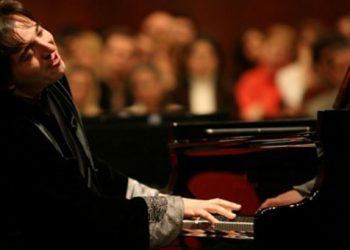 Διάσημος Τούρκος πιανίστας δικάζεται για προσβολή της θρησκείας