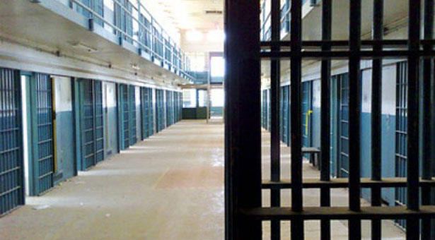 Χανιά: Φυλακή με τρίκλινα και τηλεόραση
