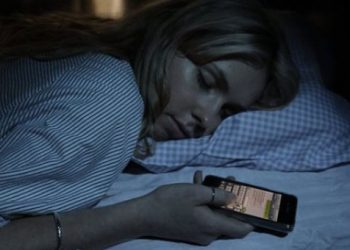 Πώς τα κινητά διαταράσσουν τον ύπνο μας;