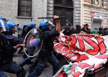 Μαθητές και φοιτητές διαδηλώνουν στην Ιταλία