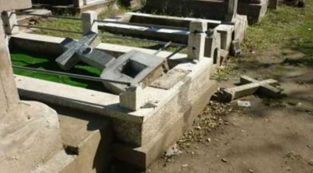 Εικόνες φρίκης στο ελληνικό κοιμητήριο της Τρίπολης στη Λιβύη