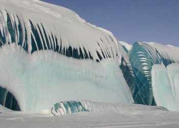 Απίστευτες εικόνες από... πάγο στη φύση