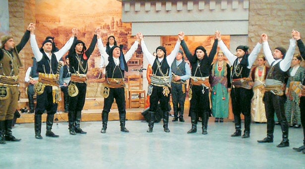 29 Δεκ 2012:  Ετήσιος Χορός στην Αναγέννηση Μενεμένης
