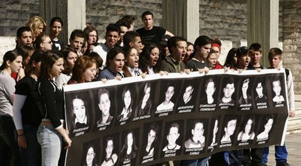 Έβαλαν χέρι σε χρημάτα στη μνήμη των αδικοχαμένων μαθητών στα Τέμπη