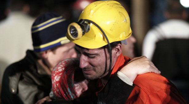 Εθνικό πένθος στην Τουρκία - Δεκάδες νεκροί σε ορυχείο - Εκατοντάδες παγιδευμένοι στα έγκατα της Γης