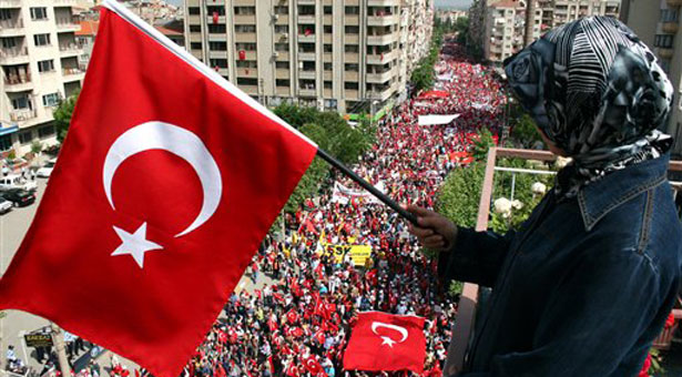 Σενέρ Λεβέντ: Οι Τούρκοι πρώτα είναι Τούρκοι και μετά άνθρωποι