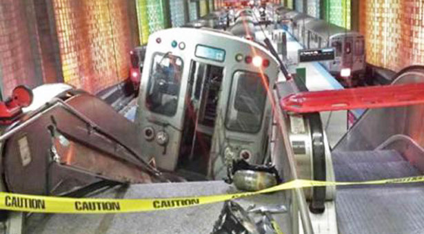 Σικάγο: Τρένο εκτροχιάστηκε και έπεσε πάνω σε κυλιόμενες σκάλες