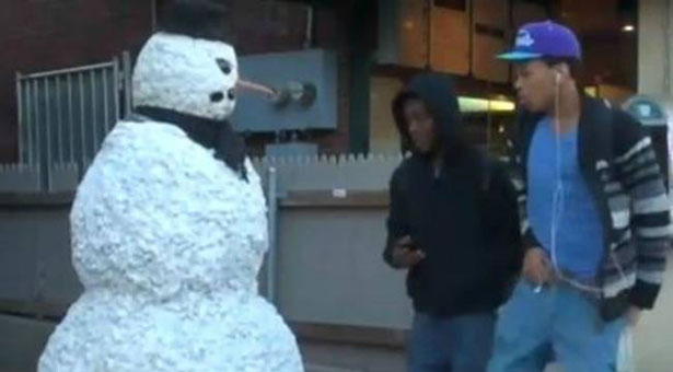 Βίντεο: Όταν ο χιονάνθρωπος ζωντανεύει