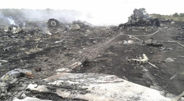 300 νεκροί από συντριβή Μπόινγκ 777 των Μαλαισιανών Αερογραμμών στην Ουκρανία