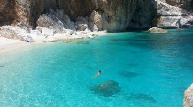 Ελληνική είναι μία από τις παραλίες με τα πιο κρυστάλλινα νερά στον κόσμο!