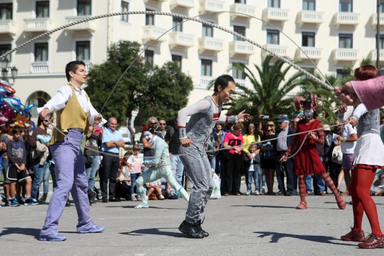 Ακροβάτες από το Cirque du Soleil στη Θεσσαλονίκη (βίντεο-φωτο)