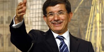 Ο Αχμέτ Νταβούτογλου νέος πρωθυπουργός της Τουρκίας