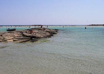 Η εξωτική παραλία στο Ελαφονήσι της Κρήτης (φωτογραφίες)