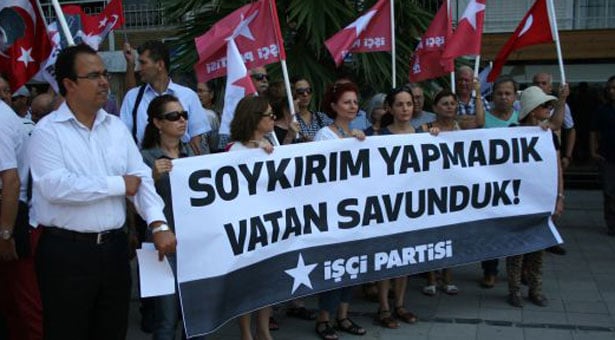 Προκλητικό πανό σε διαδηλώσεις στην Τουρκία: «Δεν κάναμε γενοκτονία»