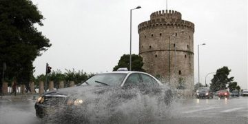 Θεσσαλονίκη: Ποτάμια οι δρόμοι από το πρωινό μπουρίνι