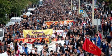Κούρδοι διαδηλώνουν σε Τουρκία και Ευρώπη
