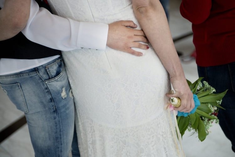 Όχι σε γάμο και υιοθεσία προβλέπει το σύμφωνο συμβίωσης για τους ομόφυλους
