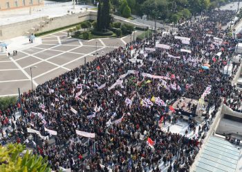 Ογκώδες το συλλαλητήριο του ΠΑΜΕ στην Αθήνα