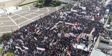 Массовый митинг в центре Афин
