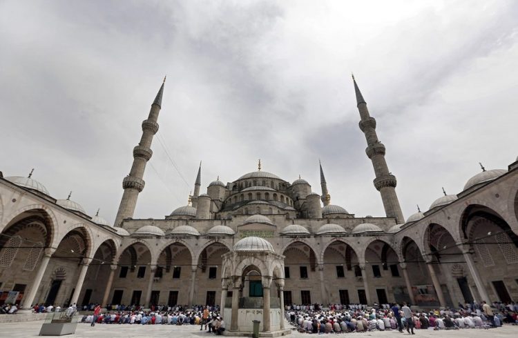 Κάθε πανεπιστήμιο και τζαμί! Το όνειρο του τουρκικού φορέα θρησκευτικών υποθέσεων