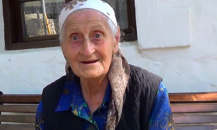 89 ετών, Πόντια γιαγιά, κρατά ψηλά την πατρίδα στον Καύκασο
