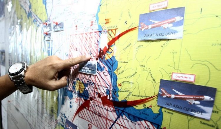 Στο βυθό της θάλασσας το αεροσκάφος της AirAsia