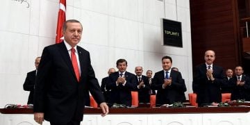 Ο Ερντογάν επιμένει για τη διδασκαλία των οθωμανικών
