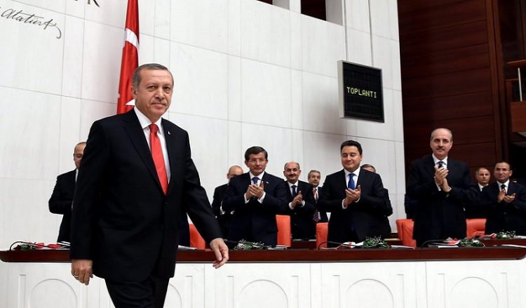 Ο Ερντογάν επιμένει για τη διδασκαλία των οθωμανικών