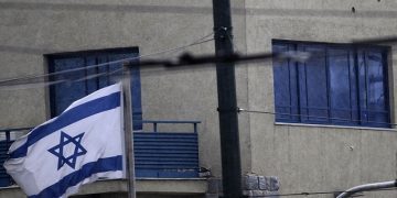 Γνώριμα τα καλάσνικοφ που «γάζωσαν» την πρεσβεία του Ισραήλ