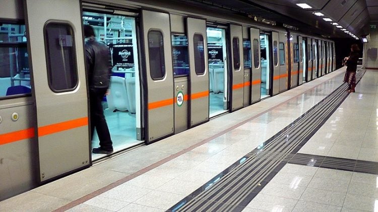 Συνελήφθησαν 3 άτομα για κλοπές σε βάρος επιβατών στο μετρό