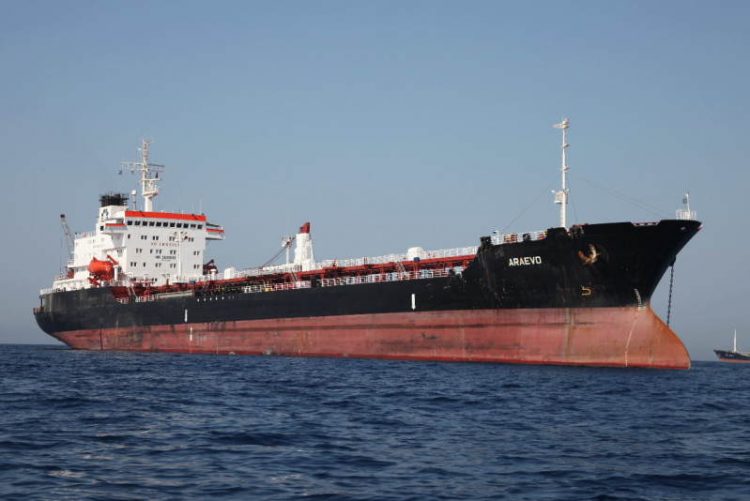 Έλληνας ναυτικός νεκρός από αεροπορική επίθεση σε τάνκερ στη Λιβύη