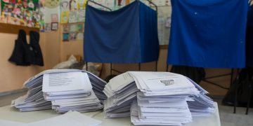Ψήφος στα 17 και 12ετή θητεία για τους βουλευτές στο νέο εκλογικό νόμο