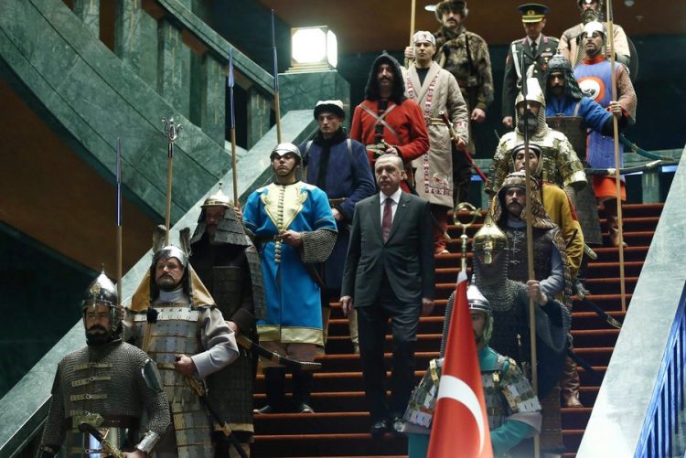 Ζωντανά «πλεϊμομπίλ» στο προεδρικό μέγαρο της Τουρκίας