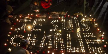 Φόρο τιμής στα θύματα του Charlie Hebdo απέτισαν δεκάδες χιλιάδες άνθρωποι σε όλο τον πλανήτη