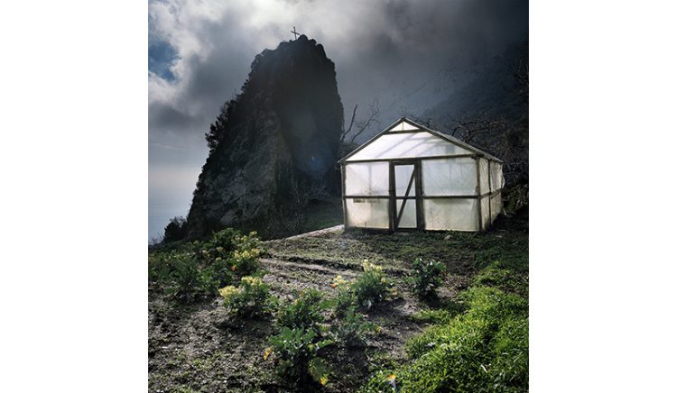 Στράτος Καλαφάτης: Ο φωτογράφος που ξεκλείδωσε το άβατο του Αγίου Όρους