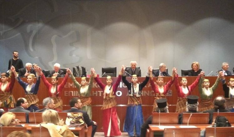 Ποντιακά ξεκίνησε η γιορτή του Πανελλήνιου Συνδέσμου Φίλων της Αρχιεπισκοπής Αθηνών