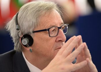Γιούνκερ: Η ΕΕ θα πρέπει να αποδεχτεί μια παράταση στο Brexit μέχρι τις 22 Μαΐου