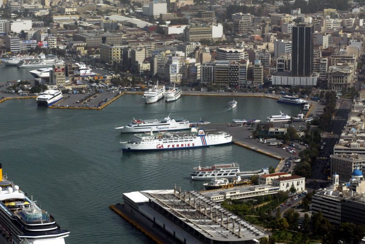 Κανονικά διεξάγονται τα δρομολόγια από τα λιμάνια του Πειραιά