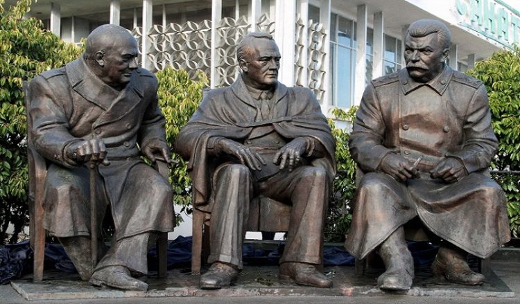 Στάλιν, Τσόρτσιλ και Ρούζβελτ σε άγαλμα 10 τόνων στην Κριμαία