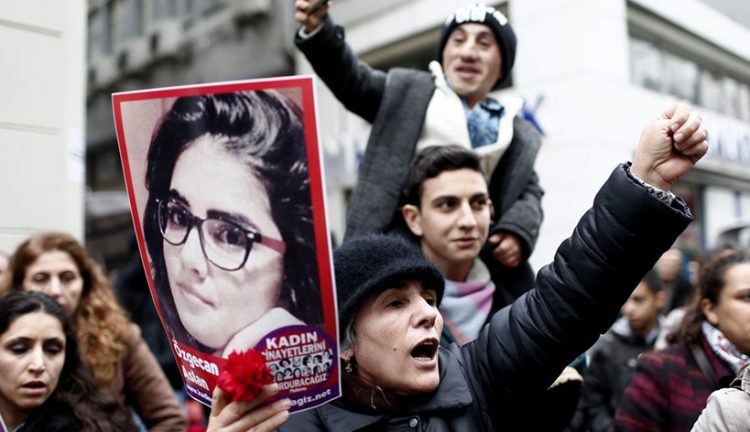 Φρικιαστική δολοφονία νεαρής κοπέλας στην Τουρκία
