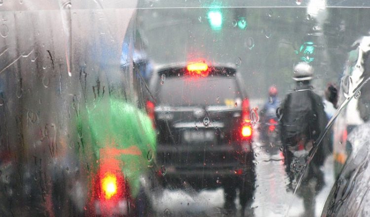 Κλειστοί δρόμοι στην Αθήνα λόγω βροχόπτωσης