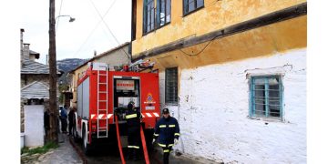 Πυρκαγιά σε διαμέρισμα στη Θεσσαλονίκη – Έφηβος ανασύρθηκε χωρίς τις αισθήσεις του