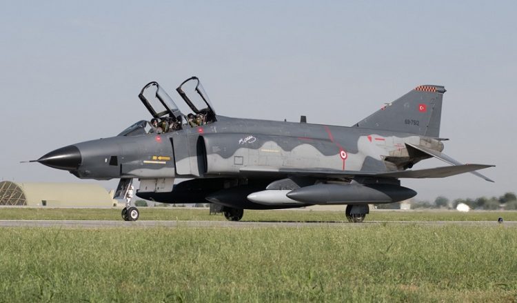 Η Τουρκία αποσύρει ένα μέρος του στόλου των μαχητικών F-4
