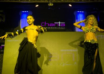 Χορό της κοιλιάς χορεύουν και άνδρες στην Τουρκία (φωτο)