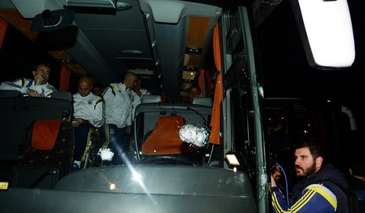 Δύο συλλήψεις για την επίθεση στο πούλμαν της Φενέρμπαχτσε